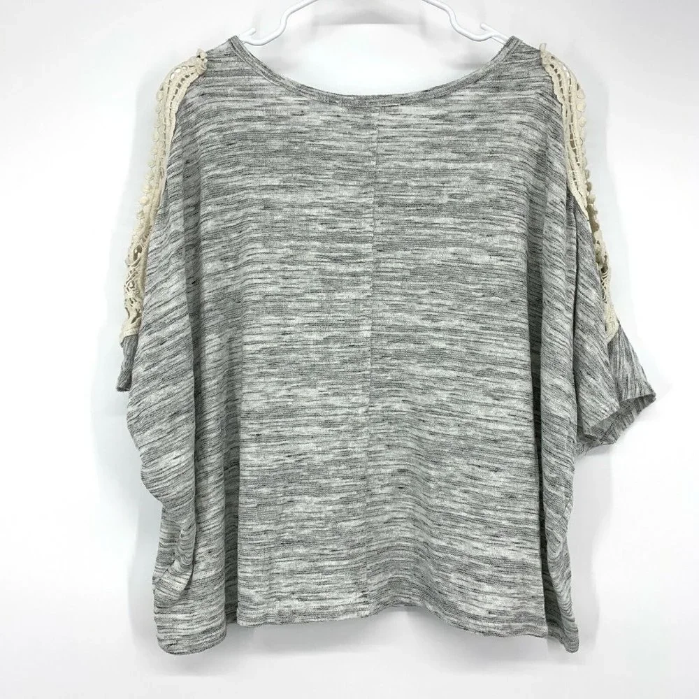 Anthropologie Eri + Ali Top Gray Beige Crochet Split Sleeve - Picture 7 of 9